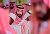 Siden 2015 har den saudiske kronprins, Mohamed bin Salman, tiltaget sig noget nær enevældig magt. Nu drømmer hans kritikere om, at Khashoggi-affæren vil få kongen til at stække kronprinsens vinger. Her deltager han i en højtprofileret investeringskonference i Riyadh i sidste måned. Foto: Giuseppe Cacace/AFP