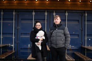 Udsatte unge i Aarhus kan gennem et Red Barnet-projekt få hjælp til at komme i fritidsjob. Blandt dem, der har benyttet sig af ordningen, er den 17-årige Mikkel Bengtson. Han har ikke blot fået en masse nye erfaringer, men også en ven for livet.