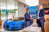 Bugattichefen Stephan Winkelmann med Legos adm. direktør, Niels B. Christiansen, ved modellen af Bugatti Chiron, som de to firmaer har arbejdet tæt sammen om at udvikle. Fotos: Bugatti