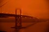 I San Francisco kommer de store mængder røg og aske samtidig med, at der stadig kæmpes en kamp mod coronavirusset. Foto: Harold Postic/AFP