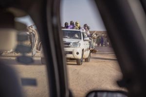 Illegale migranter bliver af menneskesmuglere kørt igennem Sahara. Arkivfoto: Sven Torfinn/Polfoto