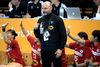 Ulrik Kirkely, her i rollen som træner for det japanske kvindelandshold, tegnede en fireårig kontrakt med Odense Håndbold i marts i år. Ulrik Kirkely er 48 år og var fra 2017 landstræner for det japanske kvindelandshold. Han har desuden været landstræner for Bahrain og Saudi-Arabien samt assistenttræner for det danske kvindelandshold. Han gik i øvrigt fra at være cheftræner til assistenttræner for Jan Pytlick, da denne trådte til i 2016 for netop Odense Håndbold. Foto: Lars Poulsen/Ritzau Scanpix