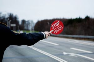 En knallertfører fik fire sigtelser med sig efter en ulovlig tur på Nordjyske Motorvej. Her er dagens uddrag af døgnrapporten.
