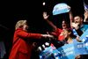 Hillary Clinton hilser på begejstrede tilhængere efter tv-debatten med Donald Trump. Foto: Matt Rourke/AP
