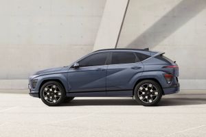 Hyundai klar med alle data om den nye Kona, der i den bedste elektriske version får en rækkevidde på 490 km. Den er udviklet fra bunden som elbil, men kommer også med benzinmotor.