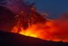 Et vulkanudbrud i vulkanen Pinatubo i Filippinerne i 1991 var så voldsomt, at det sænkede temperaturen på hele kloden 0,5 grader i to-tre år. Her er det en noget mindre vulkan, Etna på Sicilien, der i maj 2019 var i udbrud og sprøjtede både lava og aske. En kraftig vulkan kan ændre klimaet. Foto: Salvatore Allegra/AP