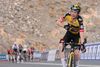 Jonas Vingegaard jubler efter sejren på 5. etape i UAE Tour. Det er en af de største bedrifter siden ankomsten til Jumbo-VIsma i 2019. (Photo by Giuseppe CACACE / AFP)