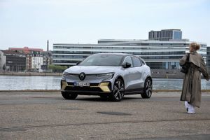 Test: Den nye Renault Megane Electric er en positiv overraskelse, viser testen. Her går design, teknik og komfort nærmest op i en højere enhed. Man skal bare ikke sætte næsen op efter store pladsforhold.