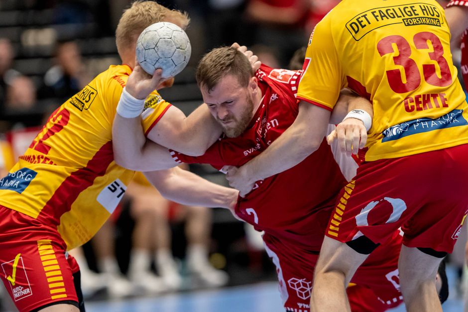 De forsvarende danske mestre fra GOG var undervejs bagud med seks mål i Aalborg, men vandt alligevel den første DM-finale i herrehåndbold. Dermed kan fynboerne afgøre guldkampen på søndag.