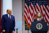 Barrett var ifølge CNN allerede i spil til en plads i landets øverste domstol, da Trump sidst skulle nominere en kandidat i 2018. Han endte dog med at vælge Brett Kavanaugh. Lørdag har Trump så udpeget Amy Coney Barrett (th.) som kandidat til højesteret. Foto: Carlos Barria/Reuters