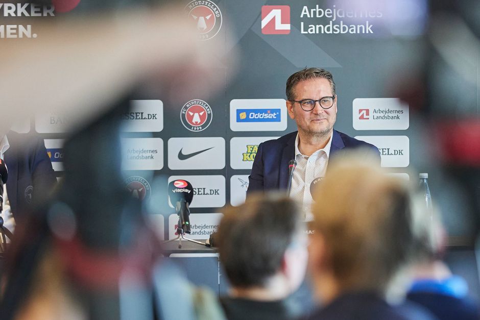 Efter to skæverter har FC Midtjylland valgt en vestjyde, der er kendt som en de mest driftsikre cheftræner i Danmark. 