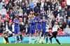 Tottenham's Harry Kane forsøger sig på et frispark i kampen mod Chelsea. Foto: Tim Ireland/AP