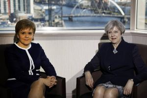 Det skotske selvstyreparlament har vedtaget en ny folkeafstemning om løsrivelse fra Storbritannien. Theresa May kan blokere.