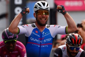 Michael Mørkøv kørte sin holdkammerat Mark Cavendish perfekt frem til en spurtsejr i Giro d'Italia.