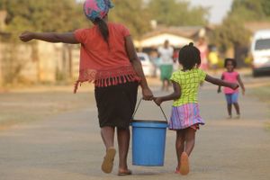 Stadigt flere steder i verden bliver der mangel på rent drikkevand. Foto: AP/Tsvangirayi Mukwazhi