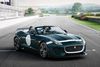 »Hvis jeg nu kunne drømme frit – så landede jeg nok på en Jaguar F-Type. For en klassisk Ferrari tør jeg ikke give mig i kast med,« funderer Christian Grau.