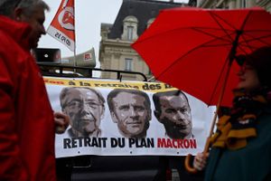 Pensionsalderen skal hæves fra 62 til 64 år, mener den franske regering, som tirsdag fremlægger en reform. 