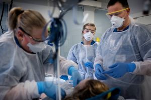 Sygeplejerskerne tager stadig flere frivillige ekstravagter på hospitalerne i Region Midtjylland. Årsagen er bl.a. flere patienter, mener regionsrådsformanden.