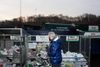 Det er især plast, metal, pap og papir, der i højere grad skal sorteres. Det skønnes, at yderligere 4.500 ton affald om året kan genanvendes til nye produkter i stedet for at ryge på forbrændingen.