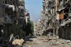 Store dele af Mellemøsten deltager i krigen i Syrien. Iran og libanesiske Hizbollah støtter Bashar al-Assad og hans tropper, mens Saudi-Arabien, Qatar og Tyrkiet støtter oprørerne. Israel nøjes med at kigge på. På billedet fra sidste uge kan man se, hvordan Syriens største by, Aleppo, er blevet fuldstændig smadret. Foto: Aleppo Media Center AMC/AP
