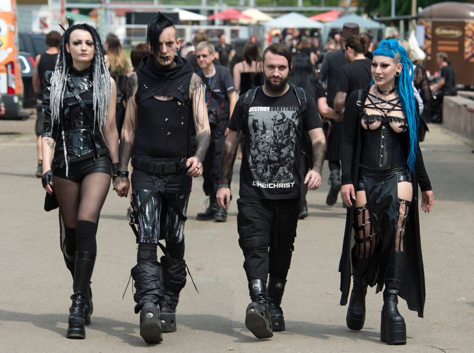 Se billederne: 20.000 personer samlet til verdens største goth-festival ...