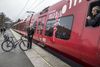 Pendlertalsperson Lisa Sonesson fotograferet på Virum Station. Lisa Sonesson er en af de mange, der har oplevet, at de nye signaler ikke ligefrem har gjort S-togene mere præcise. Ofte oplever hun, at toget er forsinket eller bliver helt aflyst på grund af "signalfejl". Foto: Stine Bidstrup