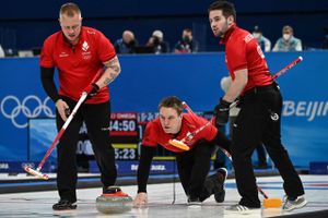 Nede med 5-10 efter otte ender valgte Danmarks curlingherrer at stoppe OL-åbningskampen mod Canada i utide.