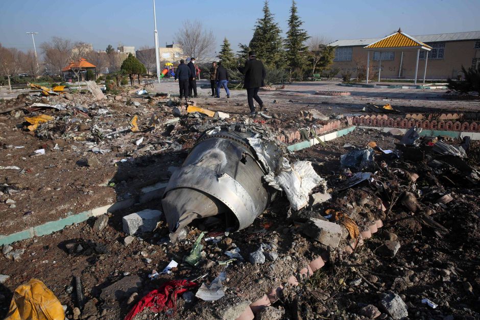 Rester efter flystyrtet tæt på Iman Khomeini-lufthavnen. Foto: AFP
