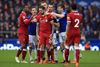 Everton og Liverpools spillere endte flere gange i karambolage under lørdagens derby på Goodison Park. Foto: PETER BYRNE
