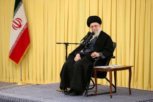 Iranske aktivister affejer benådning, der kommer på årsdag for den islamiske revolution i 1979 som hyklerisk.