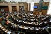 Folketinget står sjældent samlet. Men i kampen mod exitpolls på valgdagen er der opbakning fra Dansk Folkeparti, Venstre, De Konservative, Liberal Alliance, Det Radikale Venstre, Socialdemokraterne, SF og Enhedslisten.
