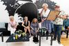 Sangerinderne Birthe Kjær (tv.) og Mø fik torsdag Smukfest-legatet Polka Verners Legat overrakt af Kirsten Lehfeldt og Søs Egelind (th.). Foto: Casper Dalhoff