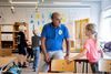 Hver uge bruger den 72-årige Poul-Erik Tindbæk et par timer på at hjælpe til på Højvangskolen i Stavtrup. Foto: Andreas Bang Kirkegaard