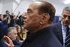 Udsigten til at skulle samarbejde med Silvio Berlusconi fik flere femstjerner til at se rødt. Foto: Luca Bruno/AP