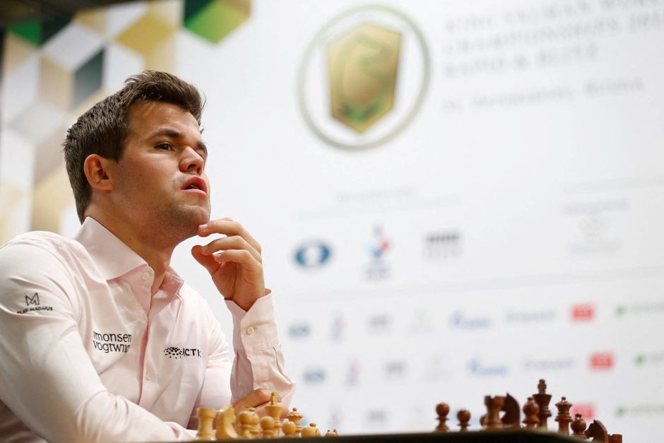 Ifølge amerikanske Hans Niemann har Magnus Carlsen hånet ham under en turnering sidste år.
