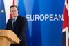Den britiske leder undrestregede dog, at Storbritannien trods sit exit stadig ønsker det tættest muligt forhold til Europa, og at Storbritannien nok forlader EU, men ikke vil vende ryggen til Europa. Foto: Geert Vanden Wijngaert/AP