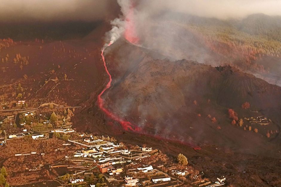 Interessen er stor for at se vulkanudbruddet på øen La Palma, og den spanske minister for turisme har kaldt udbruddet for en »attraktion«. Men ikke alle mener, at det er et godt tidspunkt for turisme på øen, hvor tusindvis er blevet evakueret som følge af udbruddet.