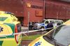 Politi og ambulancer foran skolen i den svenske by Trollhättan.