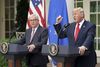 Juncker og Trump i Det Hvide Hus' rosenhave, hvor Trump præsenterede aftalen som et gennembrud. Foto: AP/Pablo Martinez Monsivais