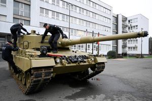 Rheinmetall laver granater til kampvogne og artilleri. Det er granater, der bruges mange af i Ukraine. 