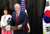 Vicepræsident Mike Pence deltager i fredagens åbningsceremoni for det kommende vinter-OL. Foto: Lee Jin-man/AP
