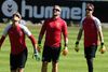 Jonas Lössl, Kasper Schmeichel og Frederik Rønnow er i øjeblikket de foretrukne målmænd på landsholdet. Her træner de med et sæt særlige briller op mod VM 2018. Arkivfoto: Lars Poulsen