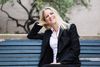 Lykkeforsker Emma Seppälä dyrker selv yoga, danser ballet, er bevidst om sin vejrtrækning og opholder sig mest muligt i naturen for at samle energi – og så arbejder hun ikke efter kl. 17.00, hvor tiden bruges med hendes mand og lille søn. Foto: PR