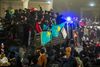 Onsdag faldt regeringen på grund af urolighederne. Og torsdag melder politiet i landets største by, Almaty, at både demonstranter og politi er blevet dræbt i sammenstød. Foto: Abduaziz Madyarov/AFP