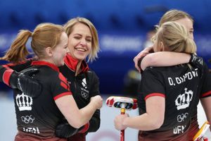 Der var spænding til det sidste, da de danske curlingkvinder åbnede OL med en 7-6-sejr over Kina.