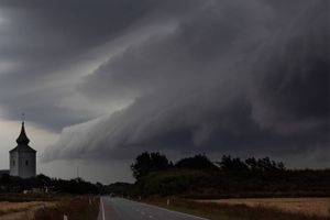 Onsdag kan sommerregnen blive i den kraftige ende i dele af landet.