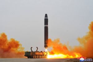 Forud for USA's og Sydkoreas årlige fælles militærøvelse har Nordkorea affyret flere ballistiske missiler.