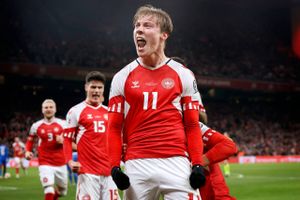 Rasmus Højlund kronede sin første start på A-landsholdet med et hattrick - og fik opfyldt en drengedrøm.