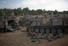 Israelske soldater nær grænsen til Gaza. Egypten har foreslået en våbenhvile i konflikten. Men tirsdag genoptog Israel bombardementer af Gazastriben, efter at den politiske gren af Hamas havde afvist det egyptiske forslag. Foto: Ariel Schalit/AP