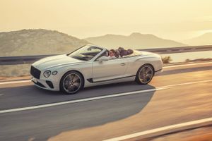 Bentley er berømmet for ødsel luksus, stil og kraftfuld komfort. Den nye generation af Continental GT Convertible bugner af avanceret teknik og fejrer Bentleys 100-års fødselsdag med mulighed for digital afgiftning.